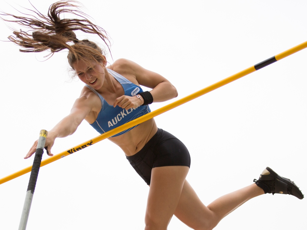 McCartney soars to world-leading pole vault mark