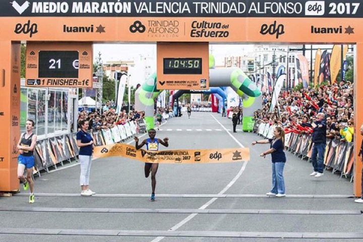 Jepkosgei breaks world half marathon record in Valencia - Runner's Tribe