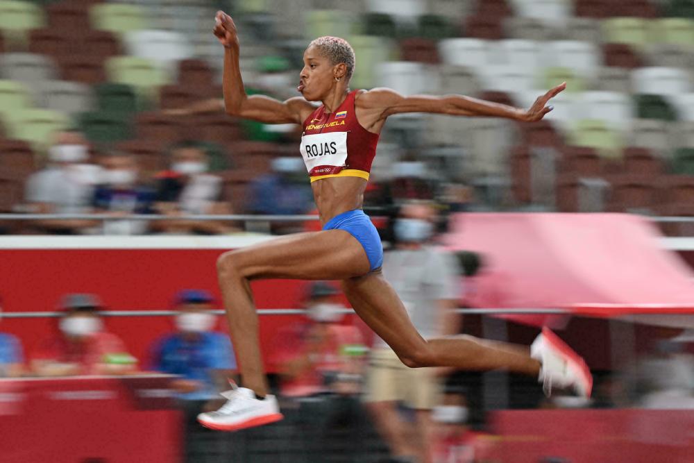 Rojas Smashes World Triple Jump Record With 15 67m In Tokyo Runner s 