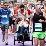 colin-farrell-completes-dublin-marathon-pushing-friend