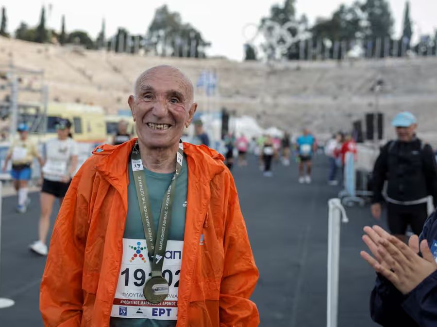 88-Year-Old Runner Achieves 12th Consecutive Finish at Athens Marathon