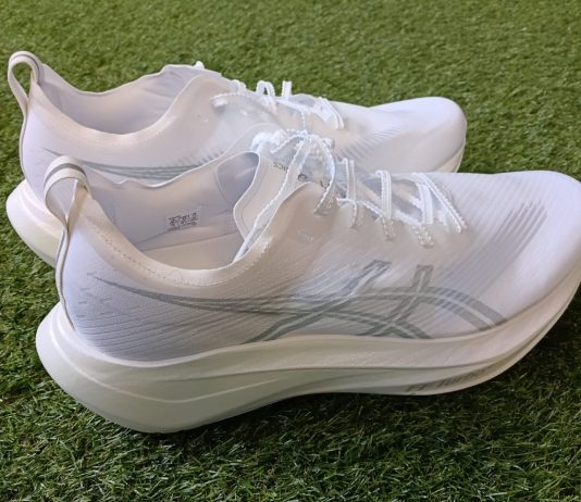 ASICS Megablast Review: Max-Stack, Plate-Free Bounce That Does It All