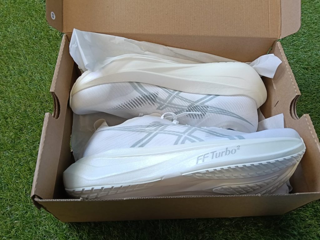 ASICS Megablast Review: Max-Stack, Plate-Free Bounce That Does It All