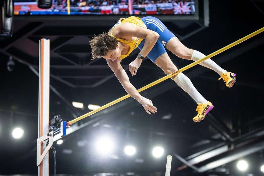 Armand Duplantis clears 6.25m to claim his fourth World Indoor title in Poland.